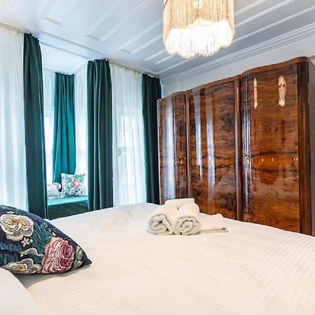 Historical 4-Br Home Steps From Besiktas Stadium & Bosphorus Views - Prime Nisantasi Location! Istanbul Exterior photo