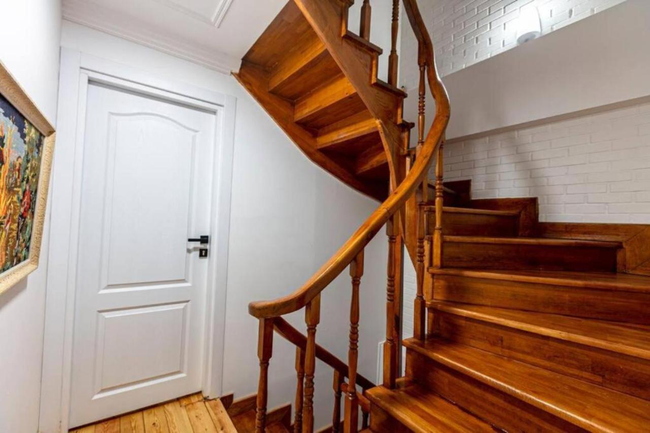 Historical 4-Br Home Steps From Besiktas Stadium & Bosphorus Views - Prime Nisantasi Location! Istanbul Exterior photo
